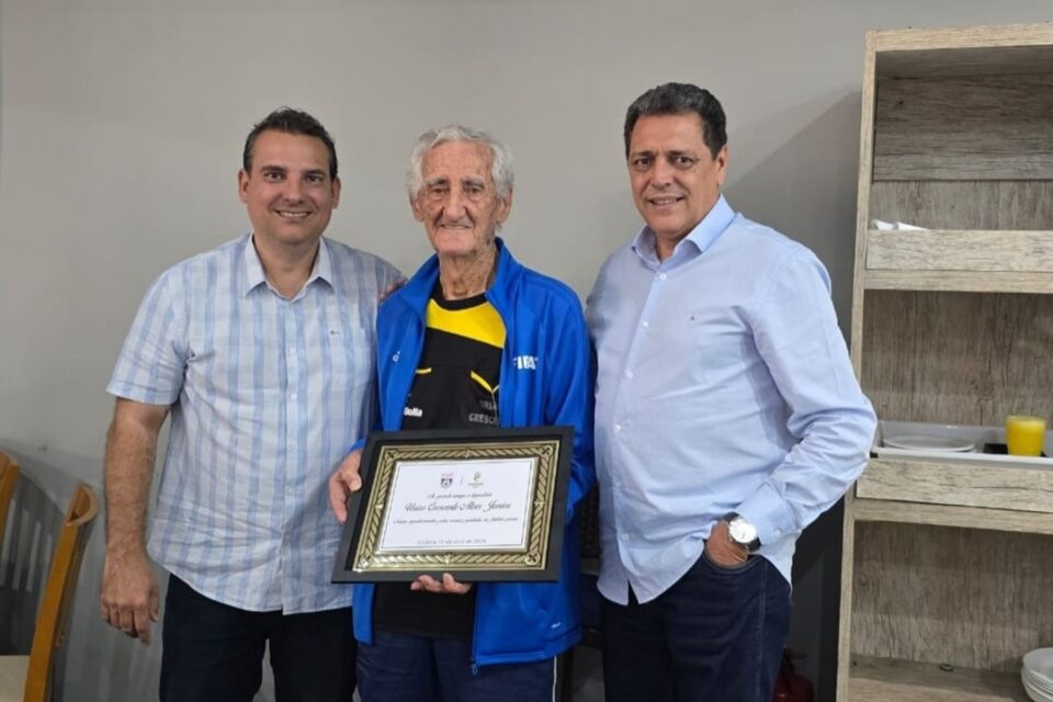 Urias Crescente foi homenageado pela FGF durante o Goian&atilde;o 2024